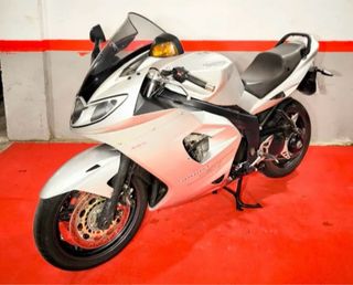 Triumph Sprint ST 1050 Plata