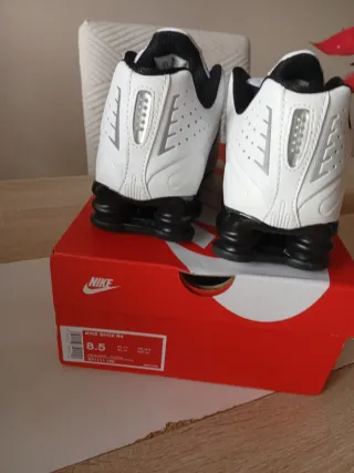 Zapatillas Nike Shox Blancas y Negras