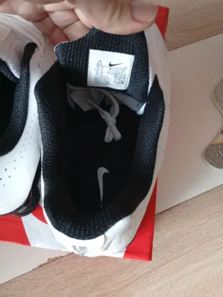 Zapatillas Nike Shox Blancas y Negras