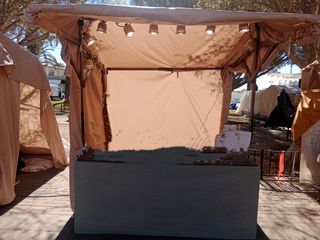 Parada Medieval y Carpa plegable.