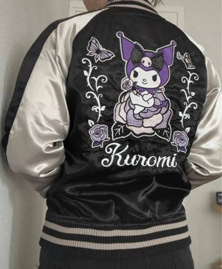 Chaqueta Bomber Kuromi Sanrio Negra y Blanca