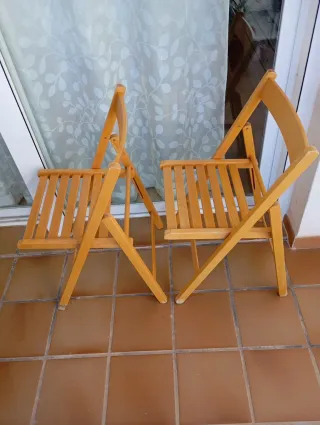 2 Sillas de madera plegables para terraza.