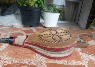 Fuelle antiguo de madera y metal. Vintage