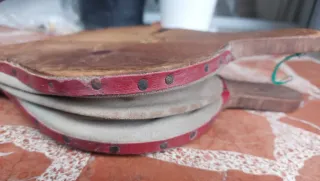 Fuelle antiguo de madera y metal. Vintage