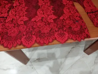 Camicetta in pizzo rosso e nera