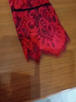 Camicetta in pizzo rosso e nera