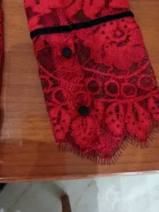 Camicetta in pizzo rosso e nera