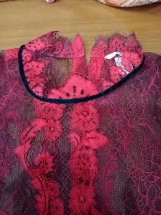 Camicetta in pizzo rosso e nera