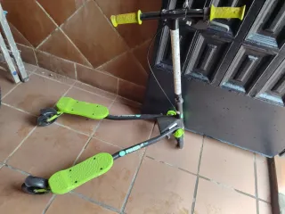 Patín de 3 ruedas verde