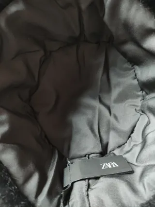 Gorro ruso Zara negro con etiqueta