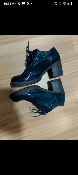 Zapatos Carmela tacón azul talla 38