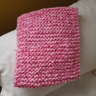 Cuello de lana artesano rosa y blanco