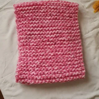 Cuello de lana artesano rosa y blanco