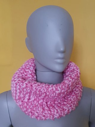 Cuello de lana artesano rosa y blanco