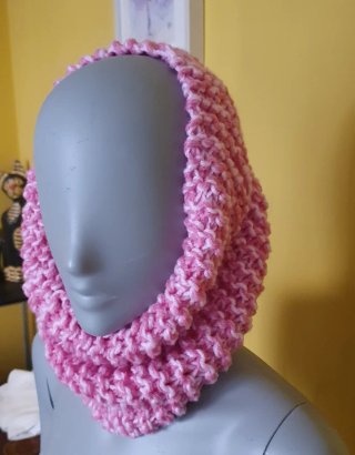 Cuello de lana artesano rosa y blanco