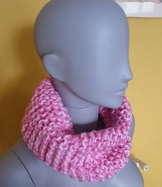 Cuello de lana artesano rosa y blanco