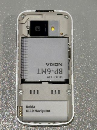 Móvil Nokia 6110 Navigator Plata