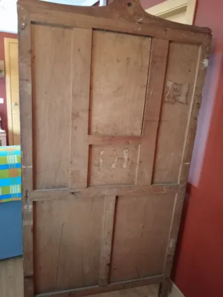 Antiguo recibidor restaurado con espejo