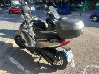 Scooter moto Kymco Miller 125 con ITV