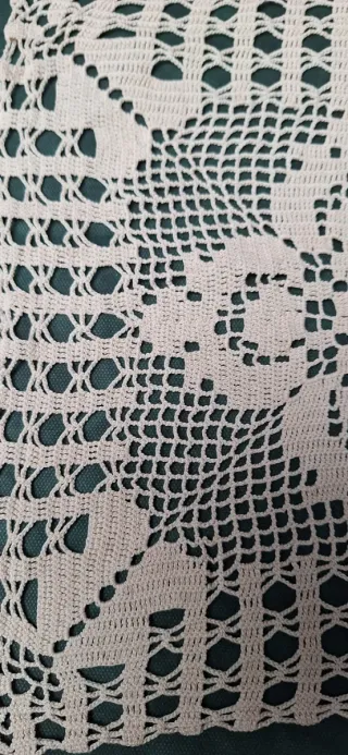 Mantelito tejido beige para mesita 33 x 33