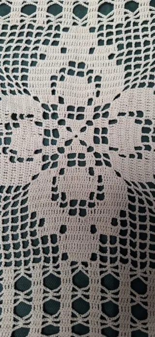 Mantelito tejido beige para mesita 33 x 33