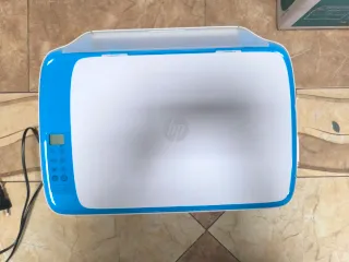 Impresora HP Azul y Blanca