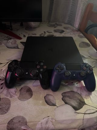 PS4 (Playstation 4) con 2 mandos