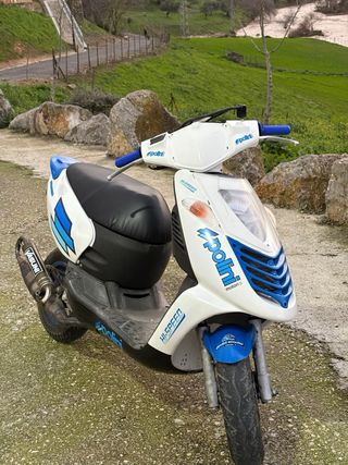 Aprilia Sonic Scooter Automática Azul/Blanco