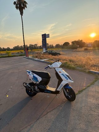 Aprilia Sonic Scooter Automática Azul/Blanco
