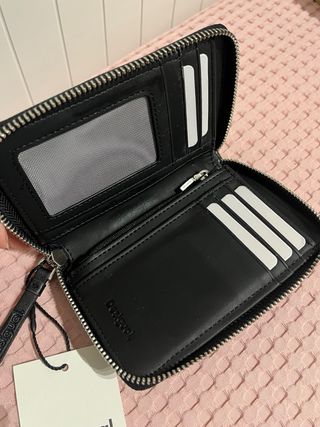 Monedero Desigual Negro y Azul