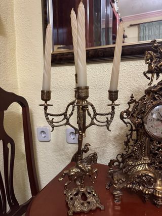 Conjunto Bronce: Reloj y Candelabros