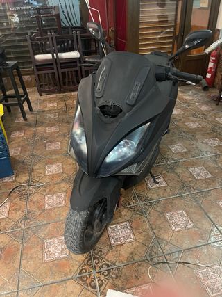 Kymco Xciting 500 Negra