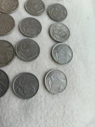 6 monedas 50 pts y 12 de 25 pts Franco