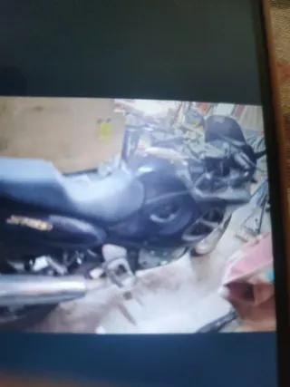 Moto Suzuki Negra 2010, 7.5, y 18.000 km