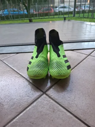 Scarpe da calcio Adidas verdi e nere