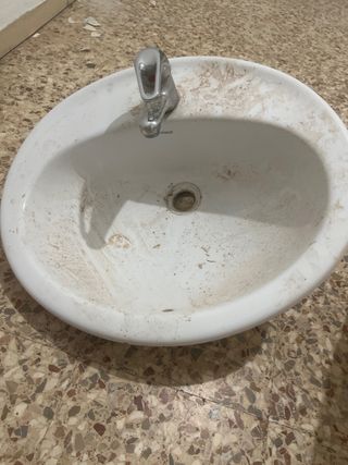 Lavabo de cerámica blanco