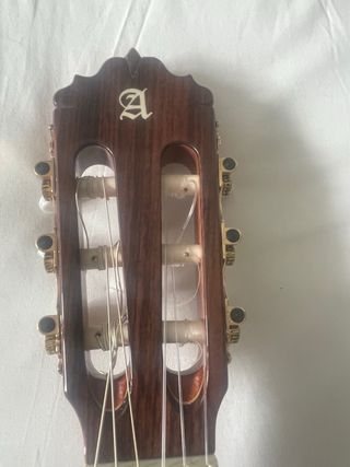 Guitarra Clásica Electrificada Alhambra 5P CT E1