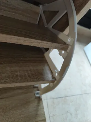 Zapatero de madera y plástico