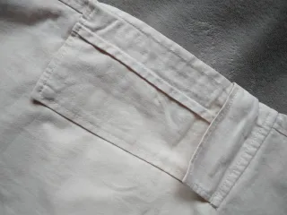 Pantalones Stradivarius multibolsillos beige