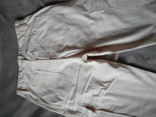 Pantalones Stradivarius multibolsillos beige