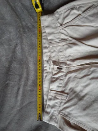 Pantalones Stradivarius multibolsillos beige