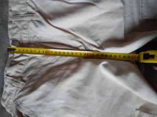 Pantalones Stradivarius multibolsillos beige