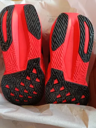 New Balance Rebel V5 Negro/Rojo