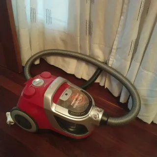 Aspiradora Electrolux Ergoeasy Roja