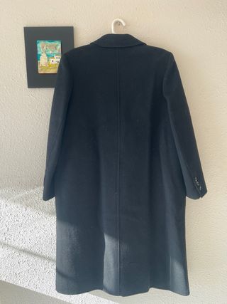 Abrigo de lana negro oversize.
