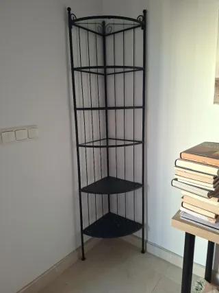 Scaffalatura angolare in ferro battuto