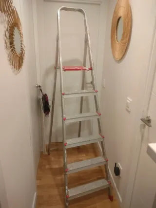 Escalera aluminio plegable 6 peldaños