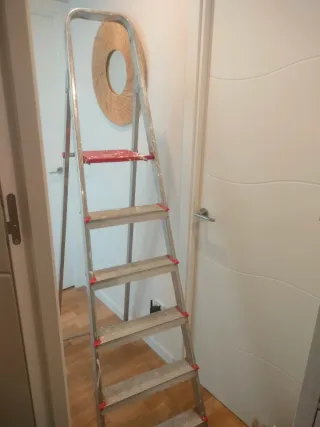 Escalera aluminio plegable 6 peldaños