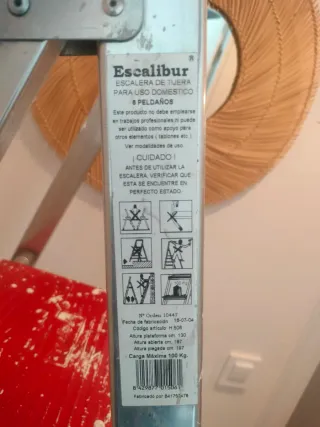 Escalera aluminio plegable 6 peldaños