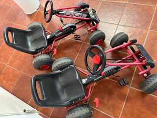 Mini kart de juguete a pedales